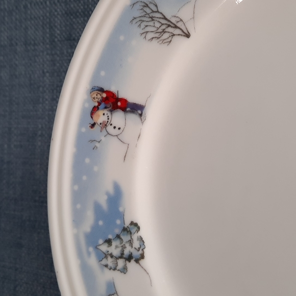Snowman Design Cookie Dessert Plate Set 4 Building Snowmen Holiday Party Plates - Picture 5 of 6